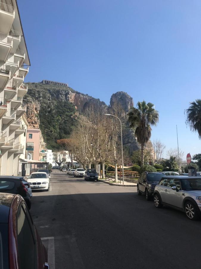 B E B Riviera Di Levante Terracina Exterior foto