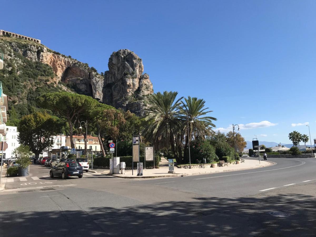 B E B Riviera Di Levante Terracina Exterior foto